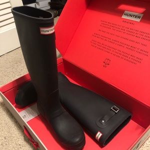 Hunter Rain Boots (matte black)